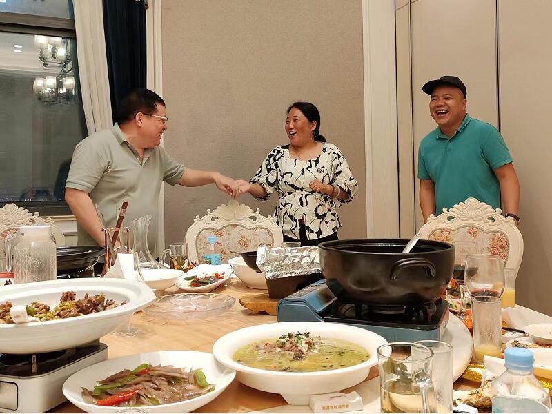 De vieux amis thaïlandais viennent nous rendre visite